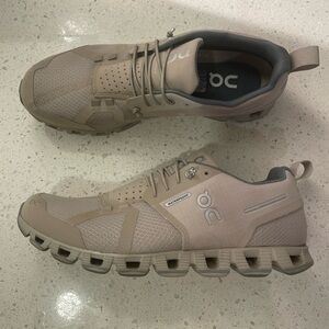Size 9 Women’s On Cloud Shoes